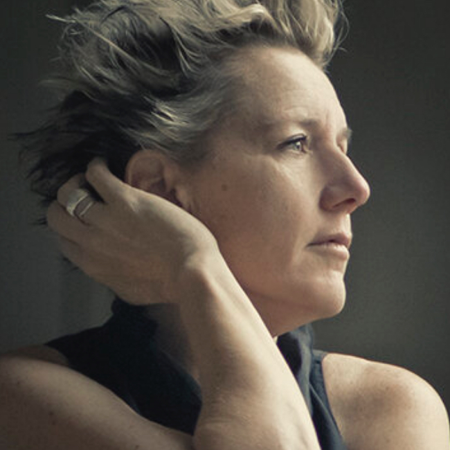 Lisa Carney, high-end retoucher and photographer